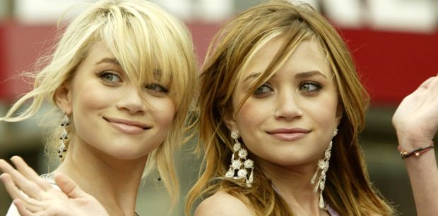 Mary-Kate i Ashley Olsen wpadły na wino do paryskiej knajpki. Świeżo upieczone 40-latki już NIE WYGLĄDAJĄ identycznie (ZDJĘCIA)
