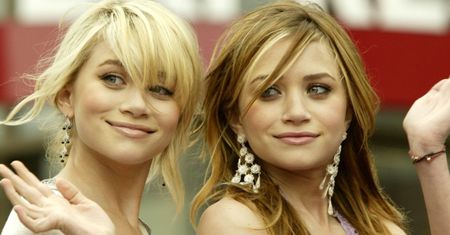 Mary-Kate i Ashley Olsen wpadły na wino do paryskiej knajpki. Świeżo upieczone 40-latki już NIE WYGLĄDAJĄ identycznie (ZDJĘCIA)