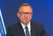 Adrian Kowarzyk w studiu Newsmax Polska