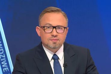 Adrian Kowarzyk w studiu Newsmax Polska