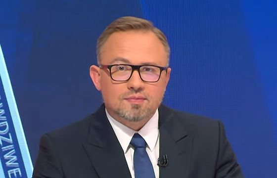 "Niedzielny front" nowością w Newsmax Polska