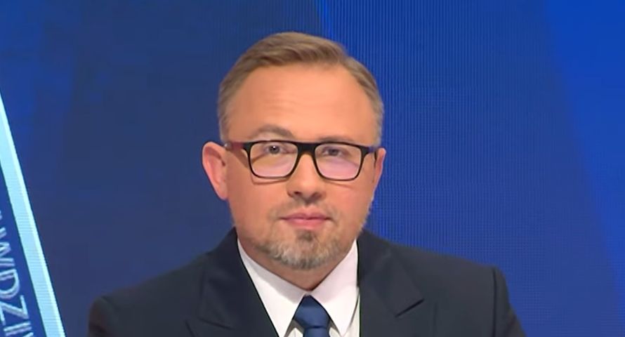 "Niedzielny front" nowością w Newsmax Polska