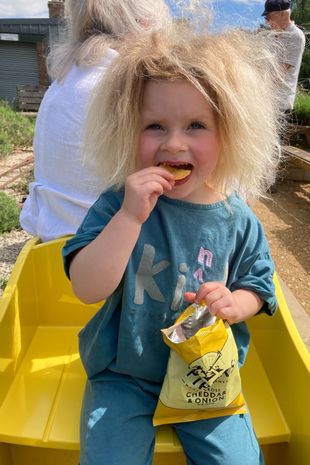 Włosów trzylatki nie da się ujarzmić