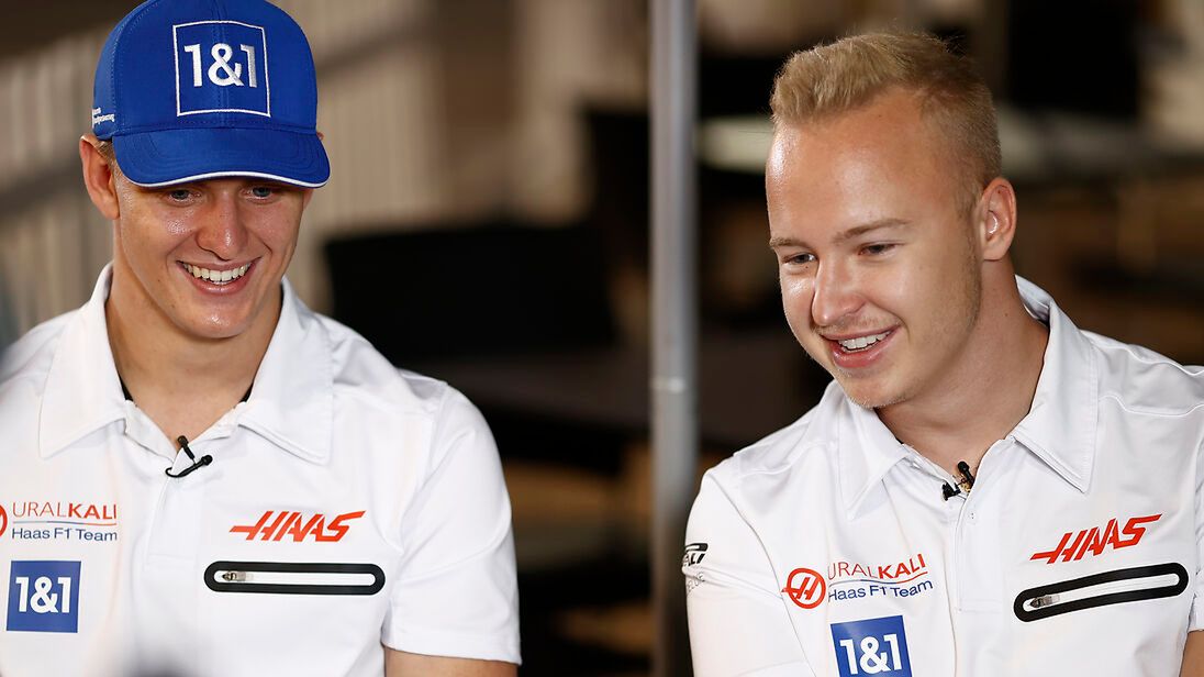 Mick Schumacher (po lewej) i Nikita Mazepin