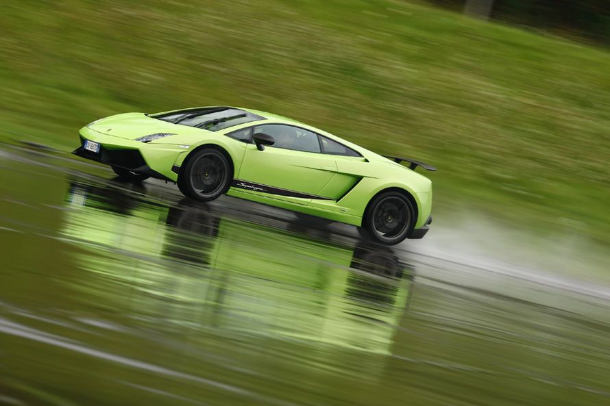 Lamborghini-Gallardo-LP-570-4-Superleggera