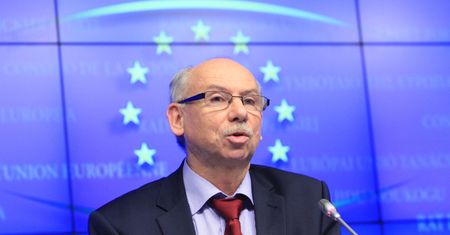 Lewandowski: Dziura w unijnym budżecie może sięgnąć 11 mld euro