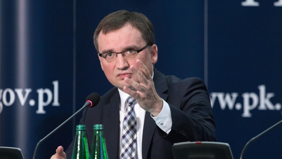 Minister sprawiedliwości chciał chronić rolników. Bankowcy wytykają słabe punkty