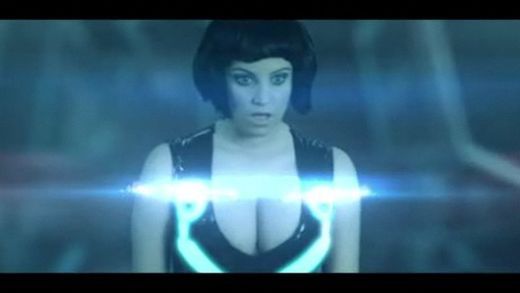 Gwiazda porno w nowym Tronie? [wideo] 1