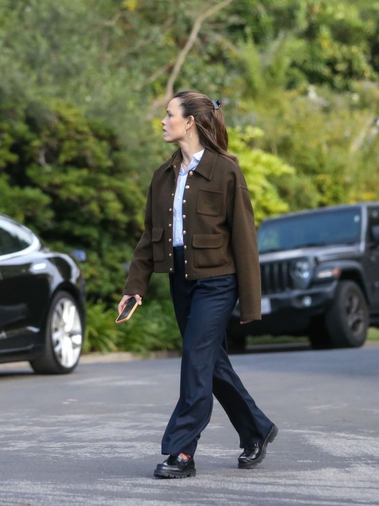 Jennifer Garner on her way to Ben Affleck