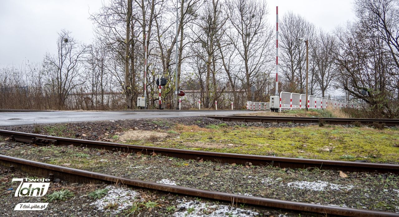 Będzie bezpieczniej na przejazdach kolejowych