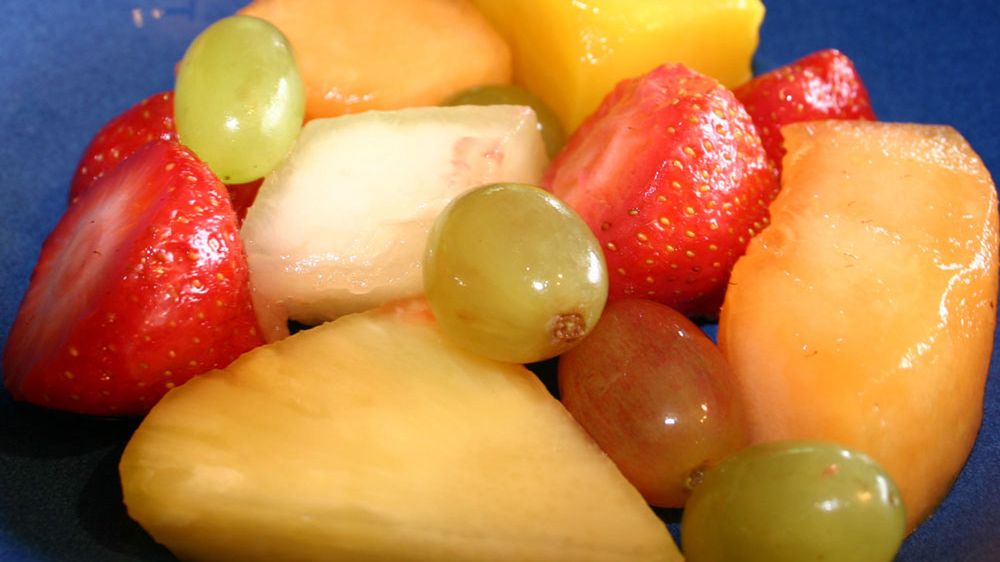 Mieszanka owocowa w puszce w bardzo ciężkim syropie (owoce i płyn)