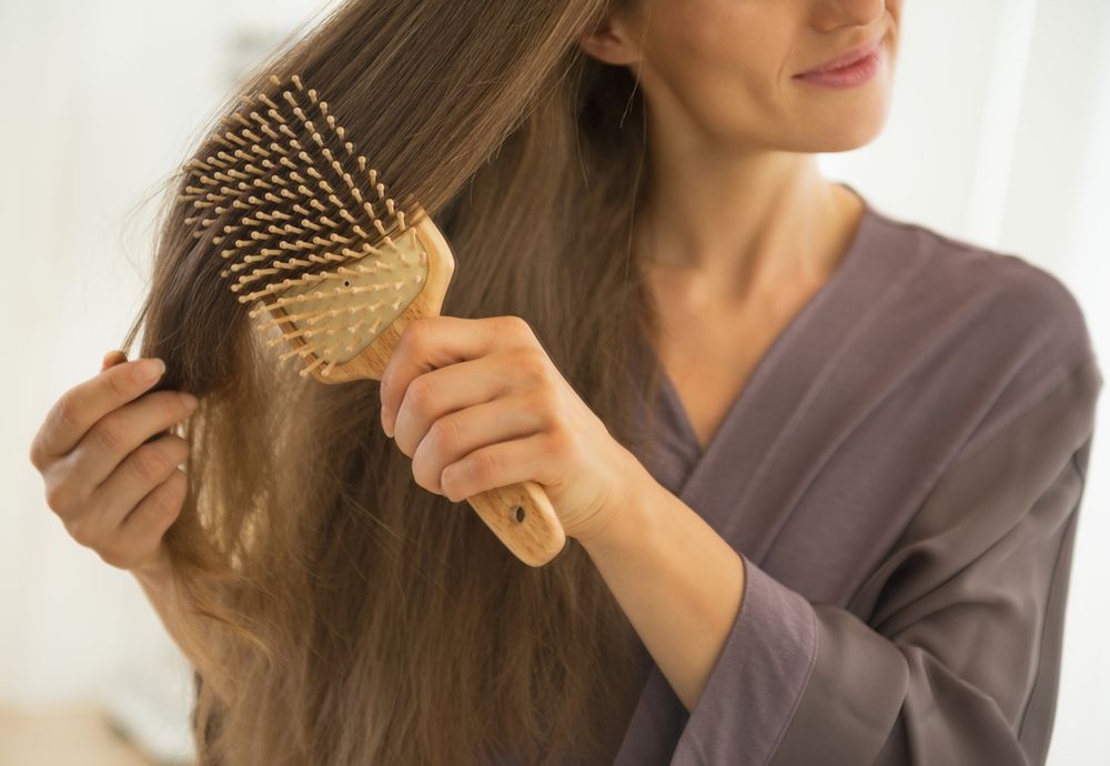 Jak czesać włosy? Przegląd szczotek i grzebieni do włosów