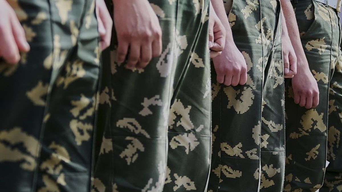 Rosyjscy żołnierze dokonują przestępstw.