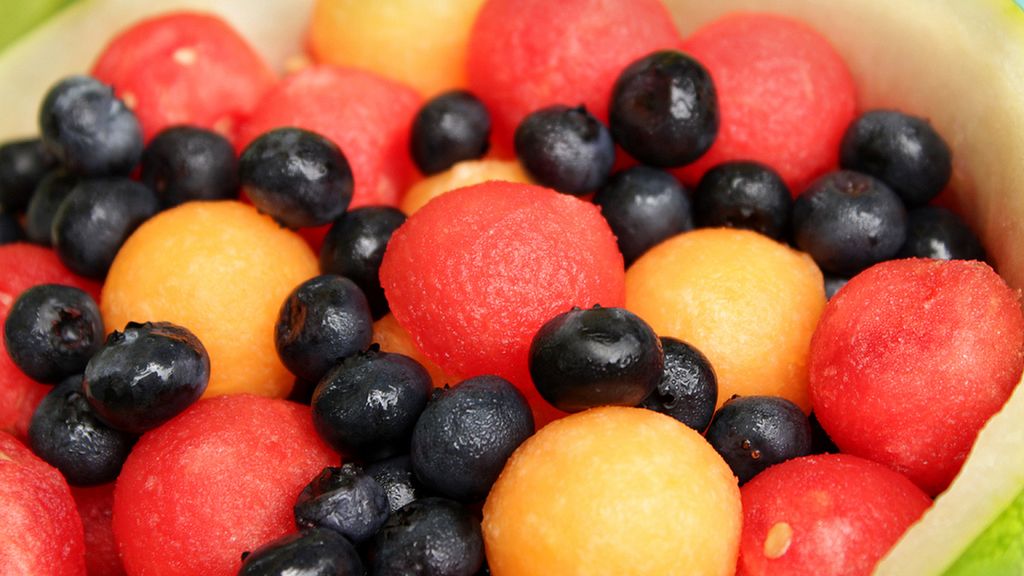 Sałatka owocowa w puszce w wodzie (owoce i płyn)