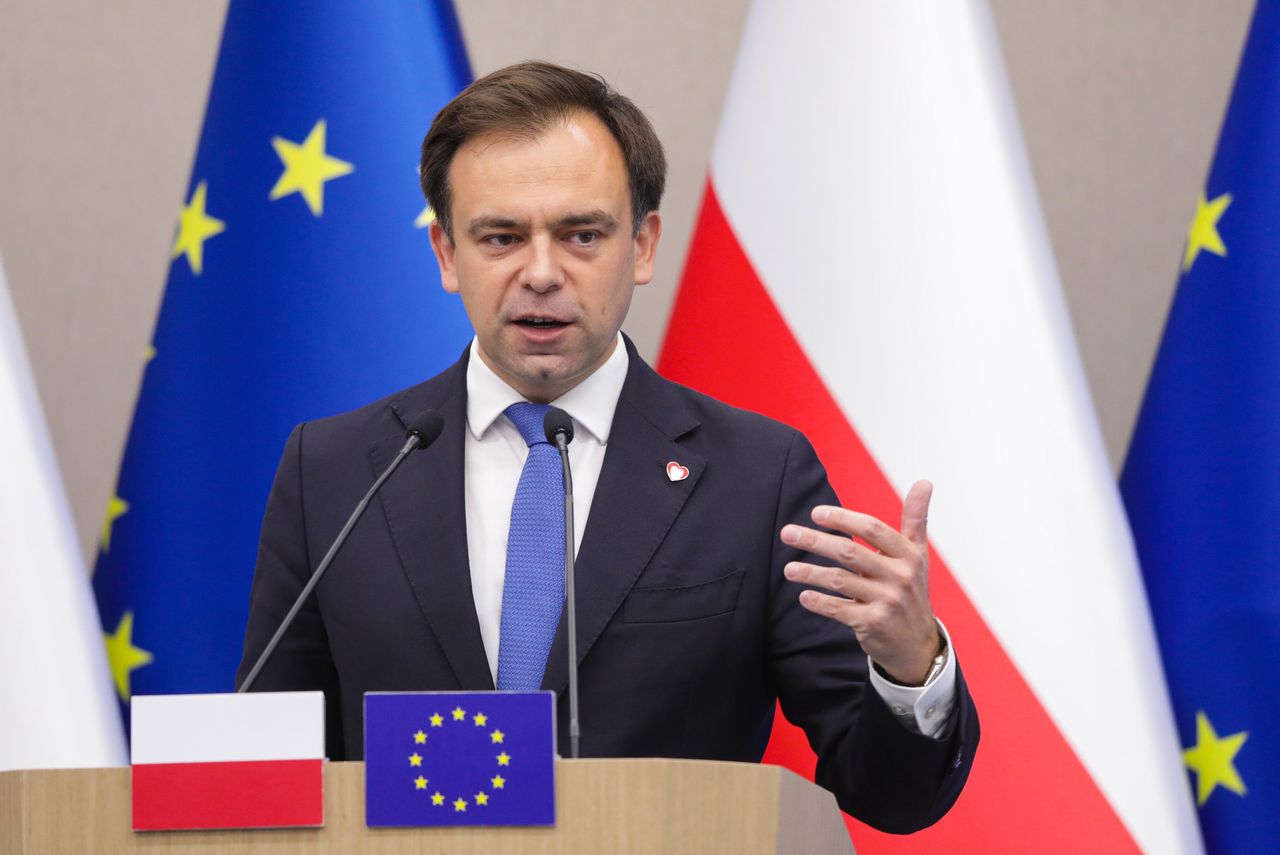 Nowe dane GUS o płacach i przemyśle. Minister finansów komentuje