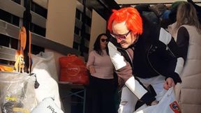 Żużel. Michał Wiśniewski sam odbierał ubrania kibiców. Efekt zbiórki przerósł oczekiwania