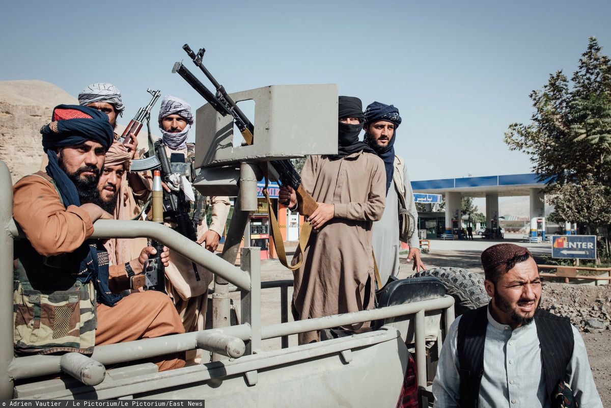 Patrol talibów w drodze do Pansziru, Afganistan 6 września 2021