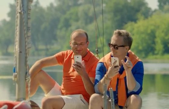 Robert Górski i Mikołaj Cieślak w wakacyjnej reklamie darmowego internetu w Orange na Kartę (wideo)