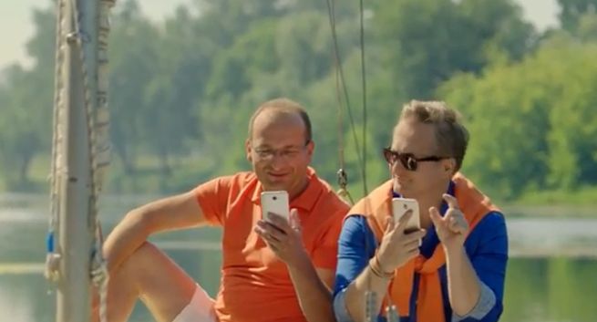 Robert Górski i Mikołaj Cieślak w wakacyjnej reklamie darmowego internetu w Orange na Kartę (wideo)