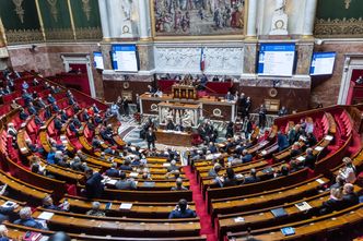 Budżet bez głosowania. Francuski rząd gra va banque