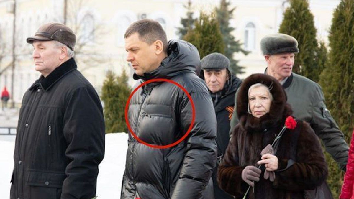 Rosyjski polityk próbował ukryć logotyp "Prada" na kurtce 