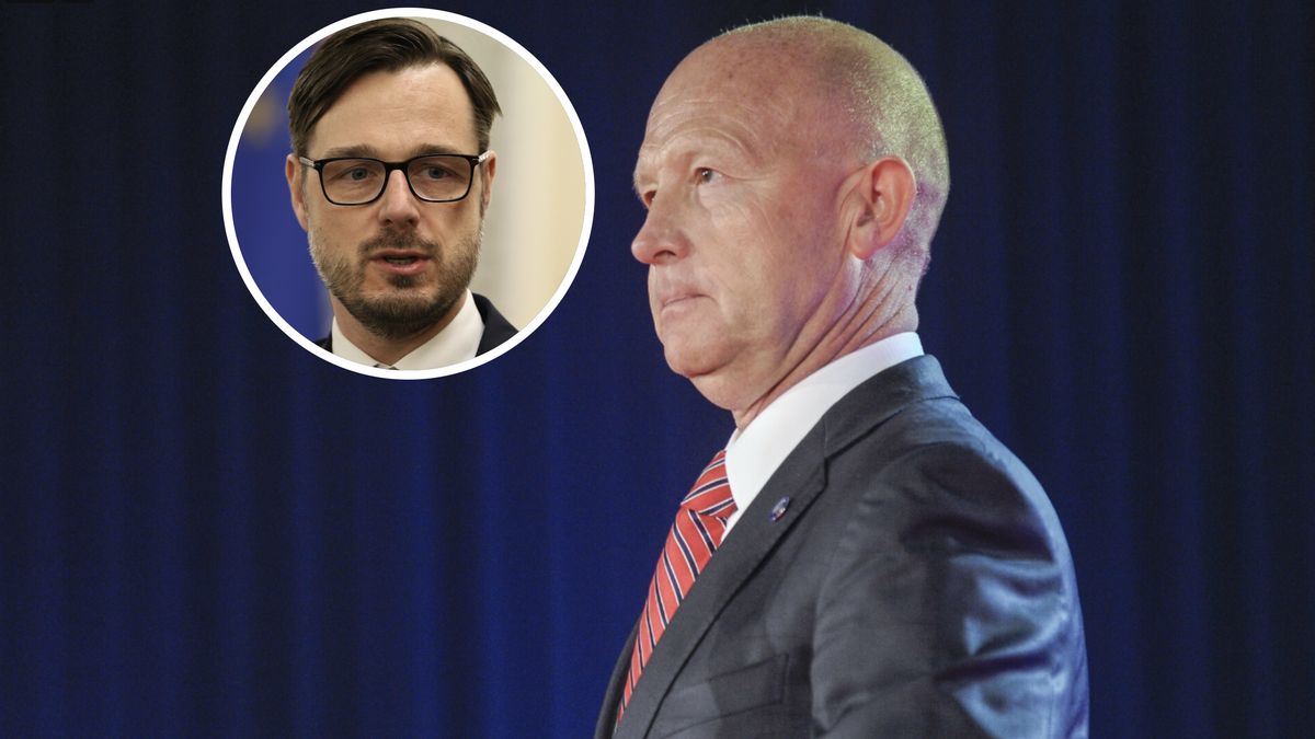 Minister Jakub Jaworowski (w kółku) i Andrzej Klesyk, p.o. preze