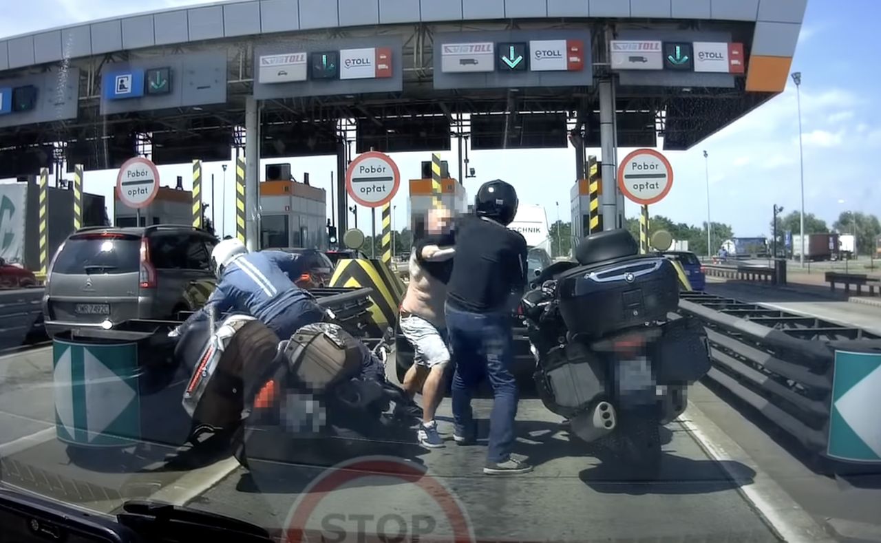Wrocław. Bójka na bramkach na A4. Czeski kierowca zaatakował motocyklistę!