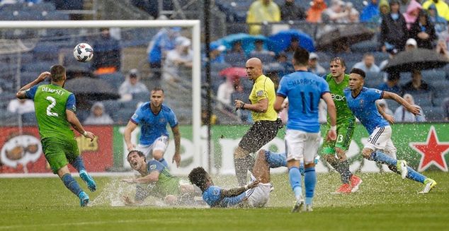 Sibiga to jeden z dwóch czynnych polskich arbitrów w MLS. (fot. Twitter/robsoccerlife)