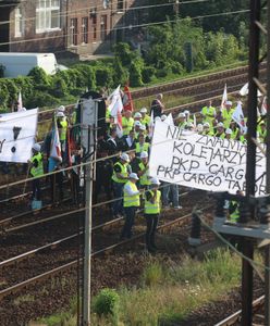 Stoi kolej na Śląsku. Zablokowali tory