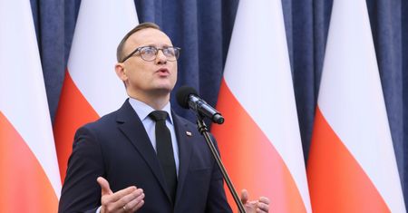 Referendum Nawrockiego sygnałem do wyjścia z UE? Jest głos z Pałacu