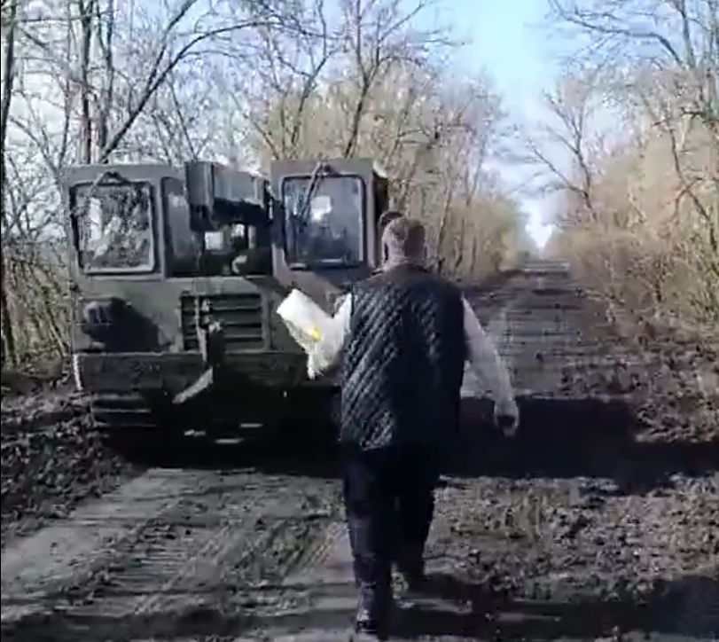 Pomoc z drugiego końca świata. Rzadkie pojazdy dostrzeżone w Ukrainie