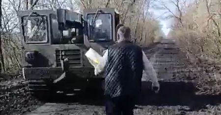 Pomoc z drugiego końca świata. Rzadkie pojazdy dostrzeżone w Ukrainie
