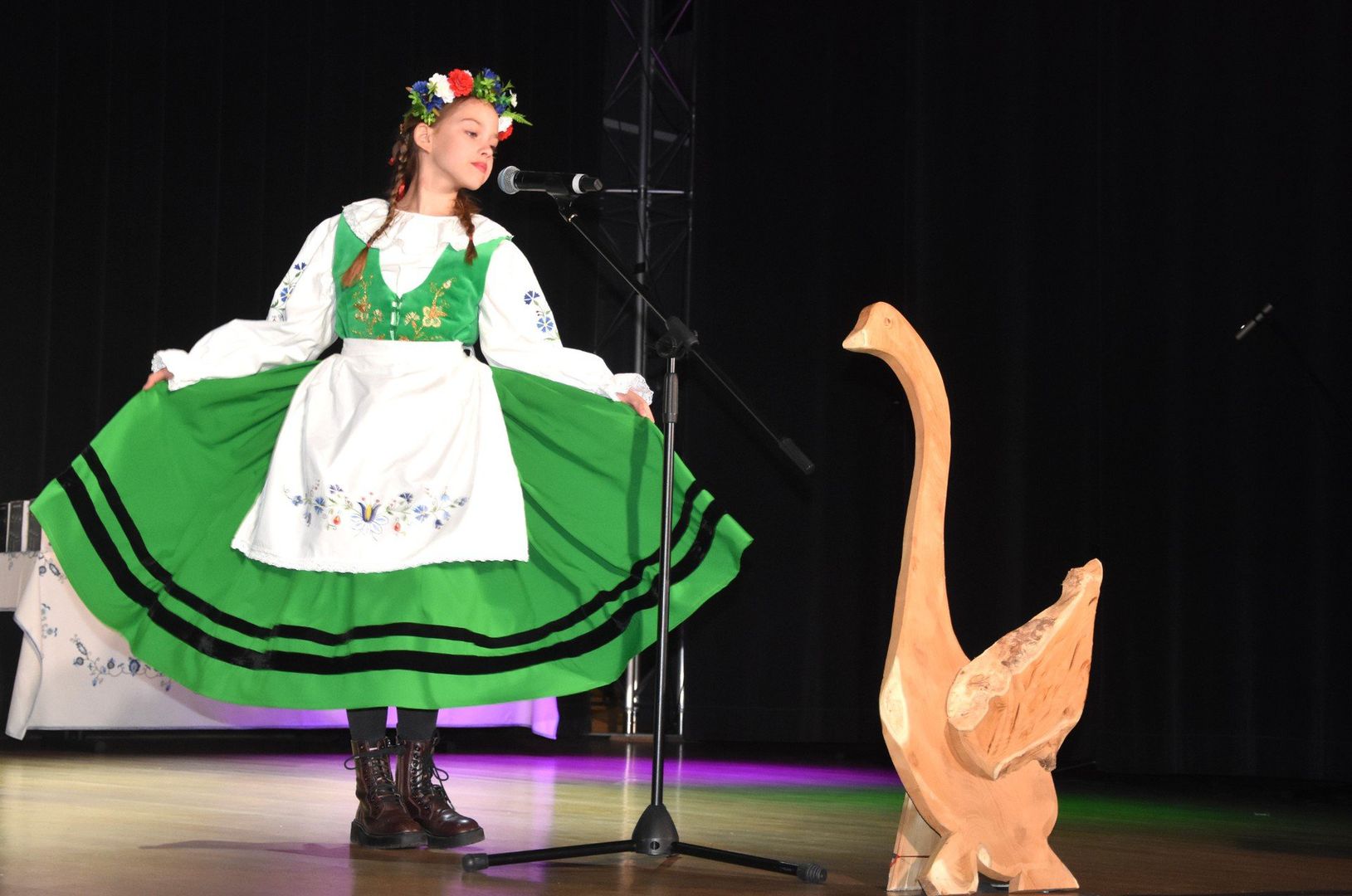 W Nakle śpiewano i tańczono „O krajeńską gąskę”. Na scenie ponad 250 dzieci