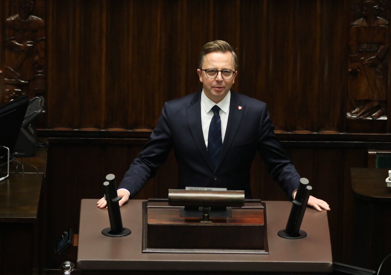 "Kaczyński i PiS przechodzą do historii". Joński ostro z mównicy [RELACJA]