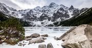 Turyści ignorują apele TPN. Weszli na zamarznięte Morskie Oko [WIDEO]