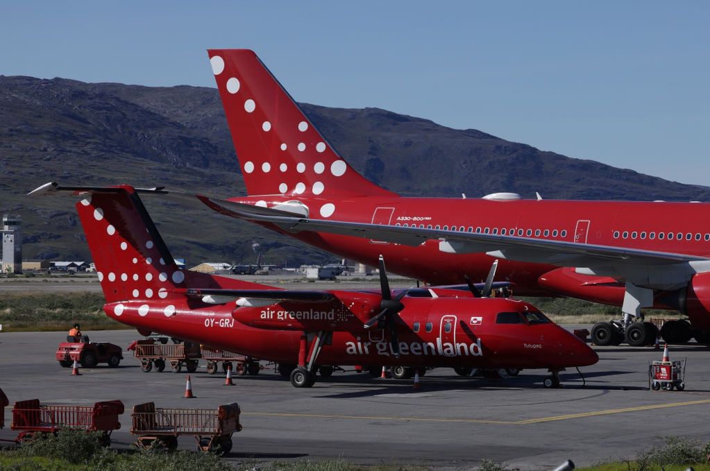 The first plane that landed in Nuuk was an Air Greenlan aircraft.