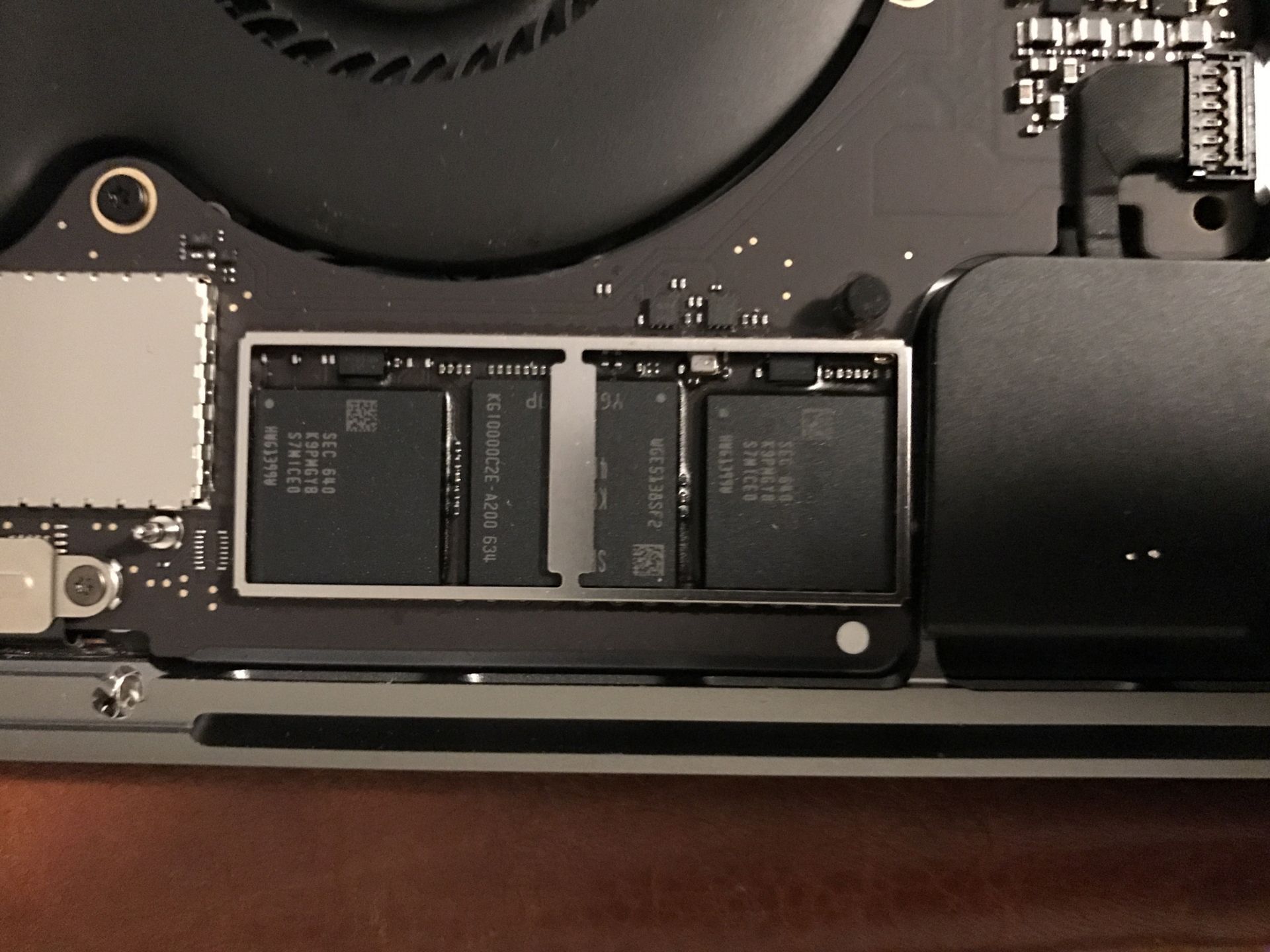 Większość MacBooków Pro rozczarowuje niewymiennymi dyskami SSD 2