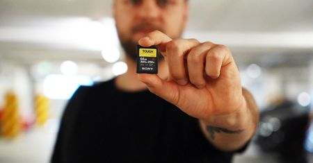 Karty pamięci Sony mogą uszkodzić pliki wideo. Producent wymienia je za darmo