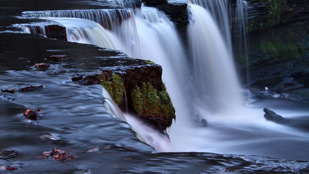 Wodospad płynący pod górę? [wideo] 1
