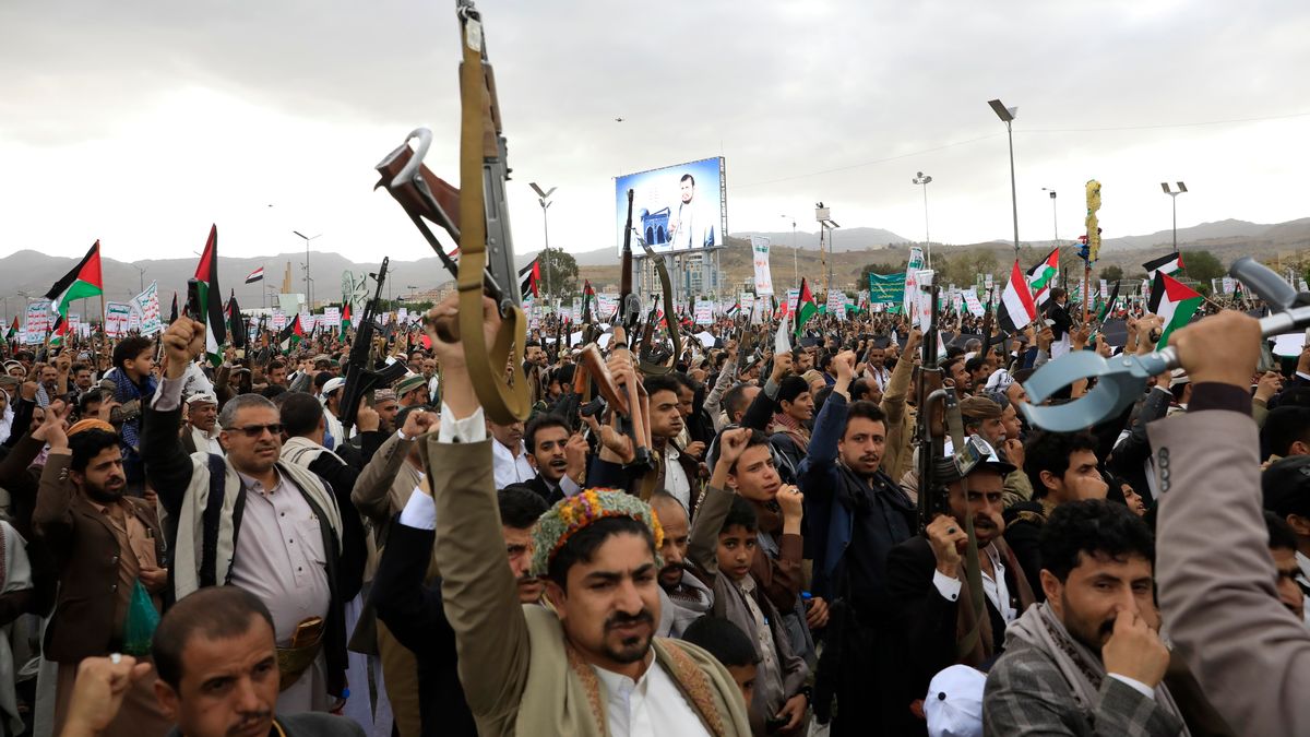 Zdjęcie okładkowe artykułu: PAP/EPA / YAHYA ARHAB / Na zdjęciu: protest przeciwko USA w Jemenie