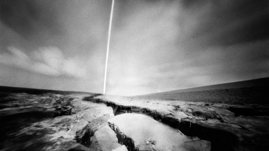 Mroczne 48-godzinne ekspozycje zarejestrowane kartonowym aparatem otworkowym 1