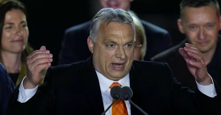 Politolog zaskoczony skalą zwycięstwa Orbana. ''De-demokratyzacja Węgier będzie postępować''