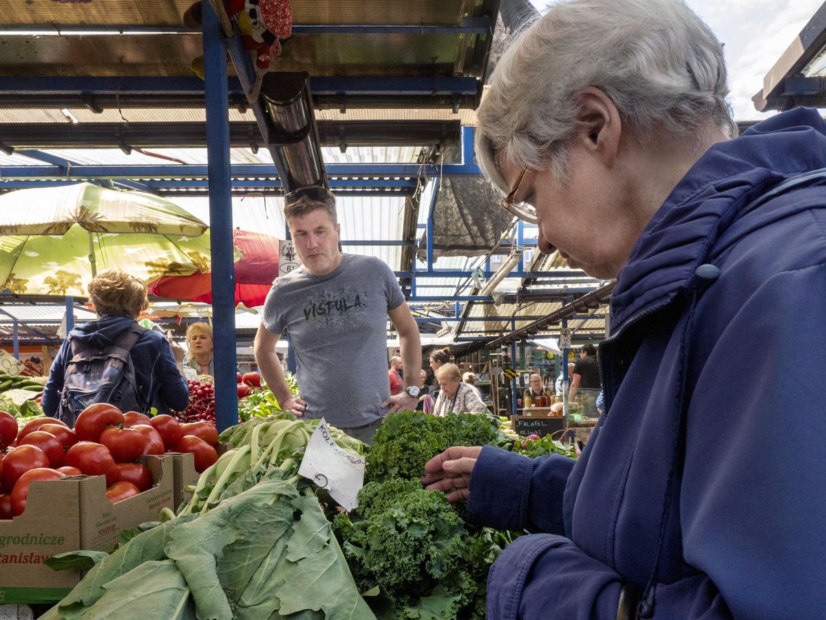 Plac Targowy Stary Kleparz
Jerzy Ocho�ski
wiosna, nowalijki, ceny, dro�yzna, inflacja, m�ode warzywa, warzywa, owoce, targ, plac, zakupy, stragany, warzywniak, bazar, targowisko, zieleniak, cena