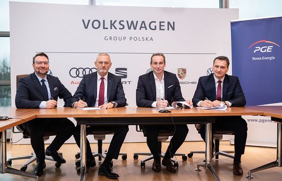 PGE uruchomi do 300 punktów ładowania samochodów elektrycznych przy salonach Volkswagena