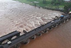Autobusy wpadły do rzeki w Indiach. Co najmniej 22 osoby zginęły
