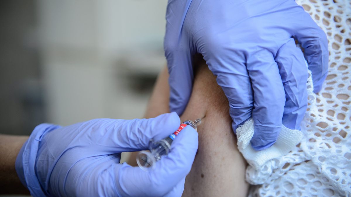 Trzy wirusy atakują Polaków. Rośnie liczba zakażeń