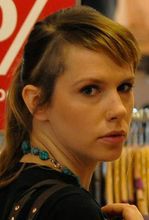 "Hotel 52": Bójka w sklepie, nowa znajomość... ślub?