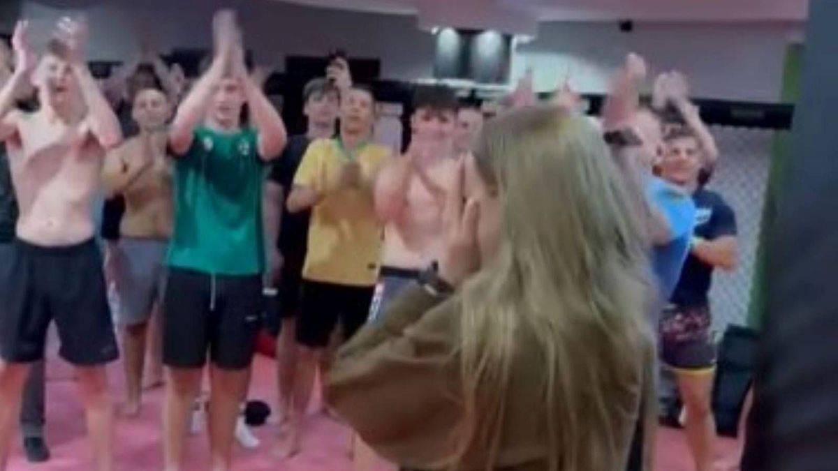 Facebook / Gierman Anfinogienow  / Julia Szeremeta powitana przez klubowych kolegów