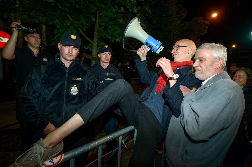 Nocny protest przed Sejmem. Są wnioski o ukaranie demonstrantów
