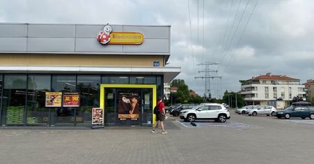 Zakaz handlu to fikcja. Sprawdziliśmy, jak działa "biedronkowa poczta"